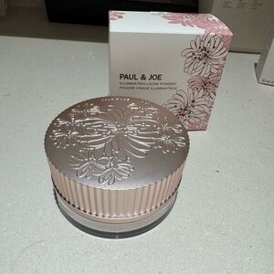 Paul & Joe Illuminating Loose Powder